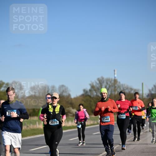 06.04.2025 - 44. Internationalen Wilhelmsburger Insellauf Dr. Thomas Lammeyer http://msf.ph/oto/7557436 06.04.2025 09:33:26 Laufen 32, 3340, 3077, 3565 meine-sportfotos.de