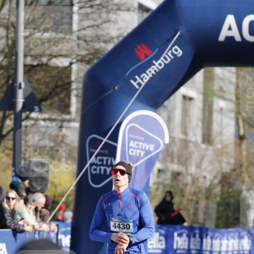 06.04.2025 - 44. Internationalen Wilhelmsburger Insellauf A. Gomolzig http://msf.ph/oto/7557438 06.04.2025 10:16:21 Ziel 4430, 4492 meine-sportfotos.de