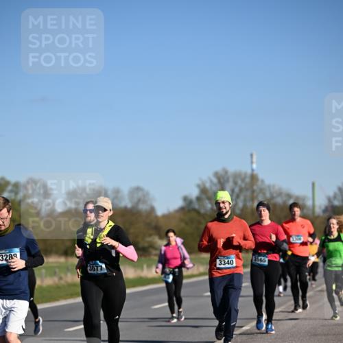 06.04.2025 - 44. Internationalen Wilhelmsburger Insellauf Dr. Thomas Lammeyer http://msf.ph/oto/7557443 06.04.2025 09:33:26 Laufen 3289, 3077, 3340, 3565, 3300 meine-sportfotos.de