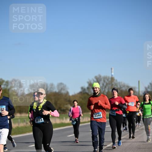 06.04.2025 - 44. Internationalen Wilhelmsburger Insellauf Dr. Thomas Lammeyer http://msf.ph/oto/7557446 06.04.2025 09:33:27 Laufen 288, 3077, 3340, 3565, 3300 meine-sportfotos.de