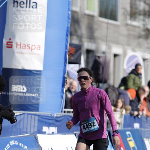 06.04.2025 - 44. Internationalen Wilhelmsburger Insellauf A. Gomolzig http://msf.ph/oto/7557447 06.04.2025 10:16:11 Ziel 4492 meine-sportfotos.de
