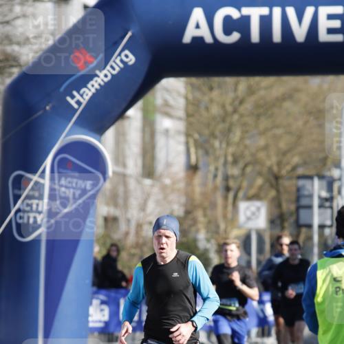 06.04.2025 - 44. Internationalen Wilhelmsburger Insellauf A. Gomolzig http://msf.ph/oto/7557497 06.04.2025 10:14:49 Ziel 3399, 3522 meine-sportfotos.de