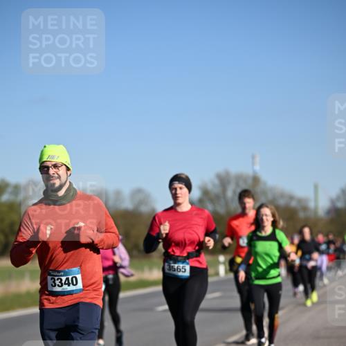 06.04.2025 - 44. Internationalen Wilhelmsburger Insellauf Dr. Thomas Lammeyer http://msf.ph/oto/7557502 06.04.2025 09:33:29 Laufen 3340, 3565 meine-sportfotos.de