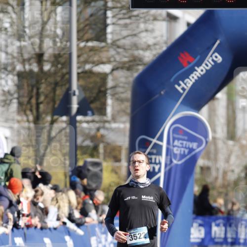 06.04.2025 - 44. Internationalen Wilhelmsburger Insellauf A. Gomolzig http://msf.ph/oto/7557503 06.04.2025 10:14:39 Ziel 3522 meine-sportfotos.de