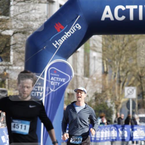 06.04.2025 - 44. Internationalen Wilhelmsburger Insellauf A. Gomolzig http://msf.ph/oto/7557520 06.04.2025 10:14:23 Ziel 3759, 3961, 4511 meine-sportfotos.de