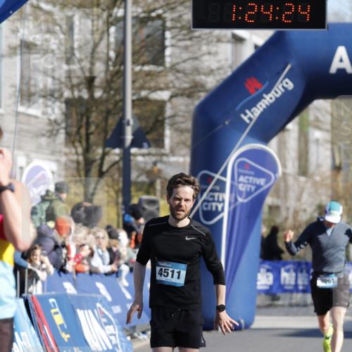 06.04.2025 - 44. Internationalen Wilhelmsburger Insellauf A. Gomolzig http://msf.ph/oto/7557523 06.04.2025 10:14:22 Ziel 3759, 4511 meine-sportfotos.de