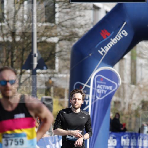 06.04.2025 - 44. Internationalen Wilhelmsburger Insellauf A. Gomolzig http://msf.ph/oto/7557533 06.04.2025 10:14:20 Ziel 3759, 4511 meine-sportfotos.de