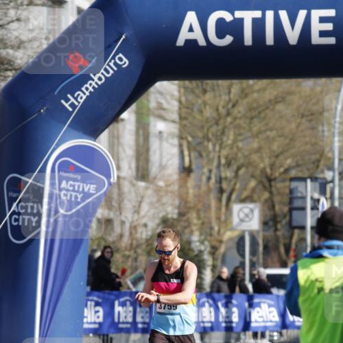 06.04.2025 - 44. Internationalen Wilhelmsburger Insellauf A. Gomolzig http://msf.ph/oto/7557564 06.04.2025 10:14:10 Ziel 4052 meine-sportfotos.de
