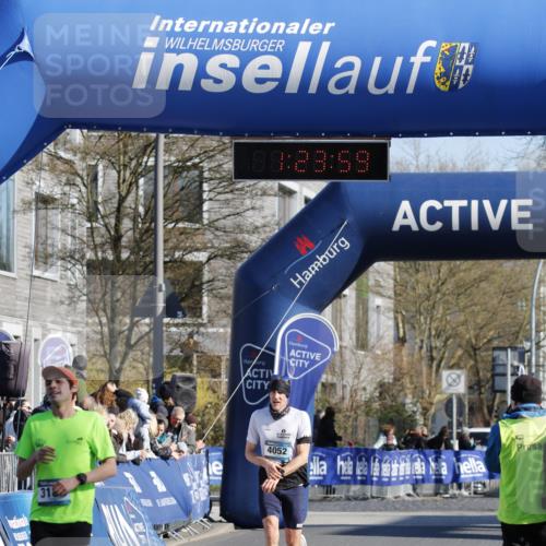 06.04.2025 - 44. Internationalen Wilhelmsburger Insellauf A. Gomolzig http://msf.ph/oto/7557573 06.04.2025 10:13:58 Ziel 3184, 3189, 4052, 4618 meine-sportfotos.de