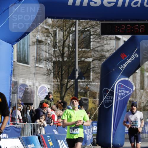 06.04.2025 - 44. Internationalen Wilhelmsburger Insellauf A. Gomolzig http://msf.ph/oto/7557576 06.04.2025 10:13:56 Ziel 3184, 3189, 4618 meine-sportfotos.de