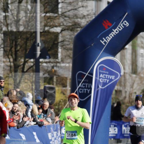 06.04.2025 - 44. Internationalen Wilhelmsburger Insellauf A. Gomolzig http://msf.ph/oto/7557580 06.04.2025 10:13:55 Ziel 3184, 3189, 4618 meine-sportfotos.de