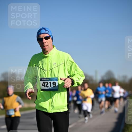 06.04.2025 - 44. Internationalen Wilhelmsburger Insellauf Dr. Thomas Lammeyer http://msf.ph/oto/7557626 06.04.2025 09:33:38 Laufen 4219 meine-sportfotos.de