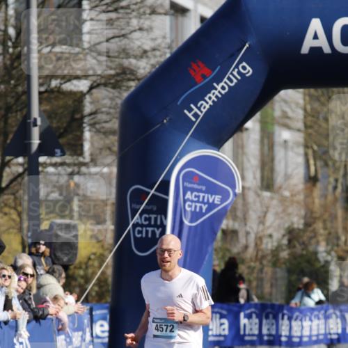 06.04.2025 - 44. Internationalen Wilhelmsburger Insellauf A. Gomolzig http://msf.ph/oto/7557627 06.04.2025 10:13:18 Ziel 4572 meine-sportfotos.de