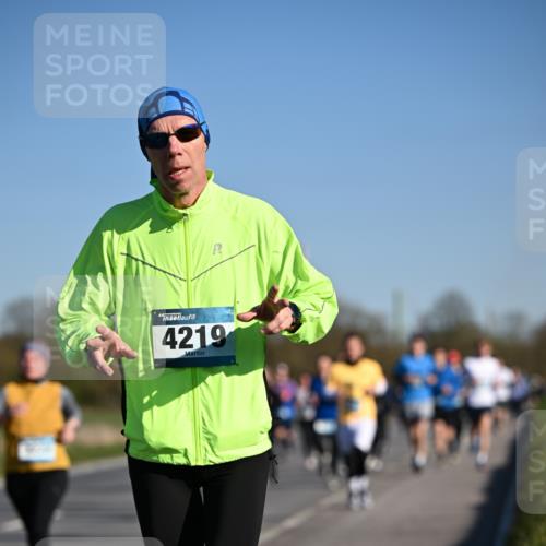 06.04.2025 - 44. Internationalen Wilhelmsburger Insellauf Dr. Thomas Lammeyer http://msf.ph/oto/7557629 06.04.2025 09:33:38 Laufen 4219 meine-sportfotos.de