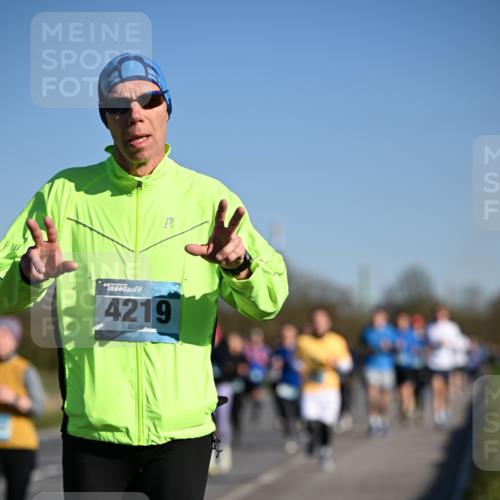 06.04.2025 - 44. Internationalen Wilhelmsburger Insellauf Dr. Thomas Lammeyer http://msf.ph/oto/7557635 06.04.2025 09:33:38 Laufen 4219 meine-sportfotos.de