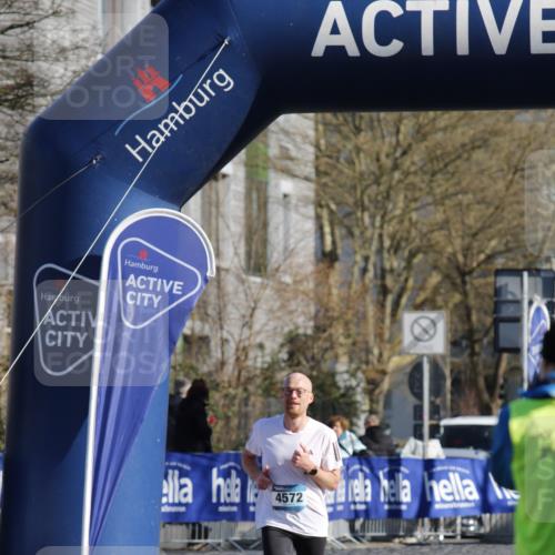 06.04.2025 - 44. Internationalen Wilhelmsburger Insellauf A. Gomolzig http://msf.ph/oto/7557640 06.04.2025 10:13:16 Ziel  meine-sportfotos.de