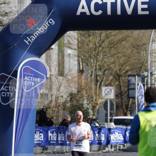 06.04.2025 - 44. Internationalen Wilhelmsburger Insellauf A. Gomolzig http://msf.ph/oto/7557642 06.04.2025 10:13:15 Ziel  meine-sportfotos.de