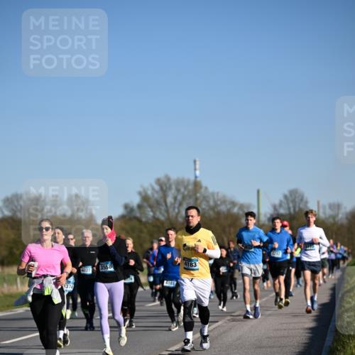06.04.2025 - 44. Internationalen Wilhelmsburger Insellauf Dr. Thomas Lammeyer http://msf.ph/oto/7557647 06.04.2025 09:33:40 Laufen 3374, 4027, 3558, 4181, 4183 meine-sportfotos.de