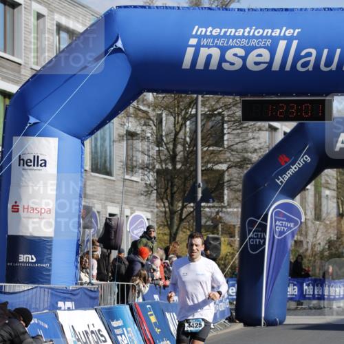 06.04.2025 - 44. Internationalen Wilhelmsburger Insellauf A. Gomolzig http://msf.ph/oto/7557651 06.04.2025 10:13:00 Ziel 4425 meine-sportfotos.de
