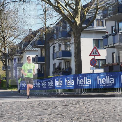 06.04.2025 - 44. Internationalen Wilhelmsburger Insellauf Luisa Fischer http://msf.ph/oto/7557658 06.04.2025 10:19:31 Ziel 4256 meine-sportfotos.de