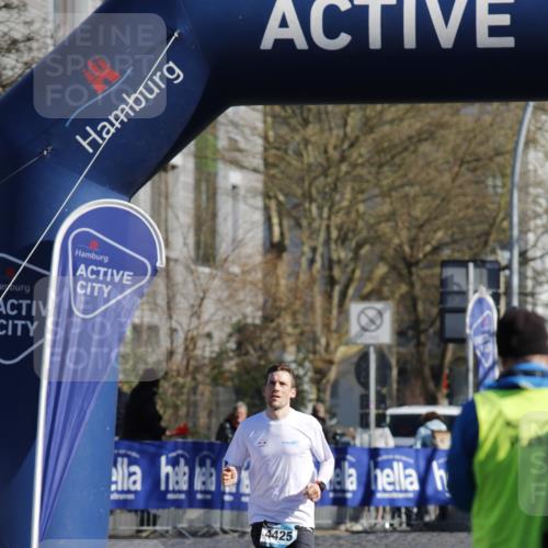 06.04.2025 - 44. Internationalen Wilhelmsburger Insellauf A. Gomolzig http://msf.ph/oto/7557662 06.04.2025 10:12:56 Ziel  meine-sportfotos.de