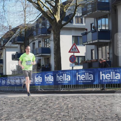 06.04.2025 - 44. Internationalen Wilhelmsburger Insellauf Luisa Fischer http://msf.ph/oto/7557663 06.04.2025 10:19:31 Ziel 4256 meine-sportfotos.de