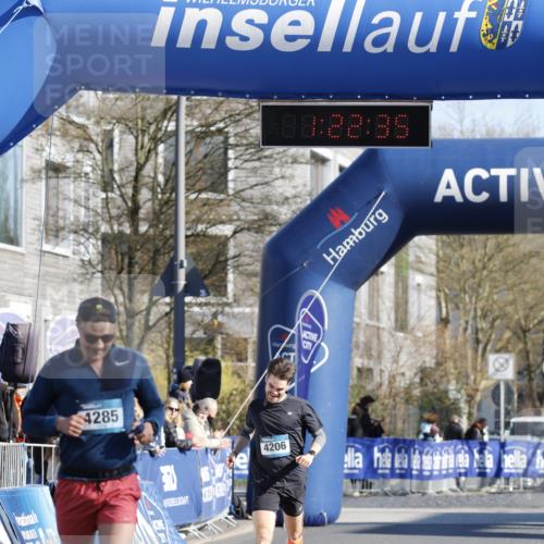 06.04.2025 - 44. Internationalen Wilhelmsburger Insellauf A. Gomolzig http://msf.ph/oto/7557668 06.04.2025 10:12:34 Ziel 4206, 4285 meine-sportfotos.de