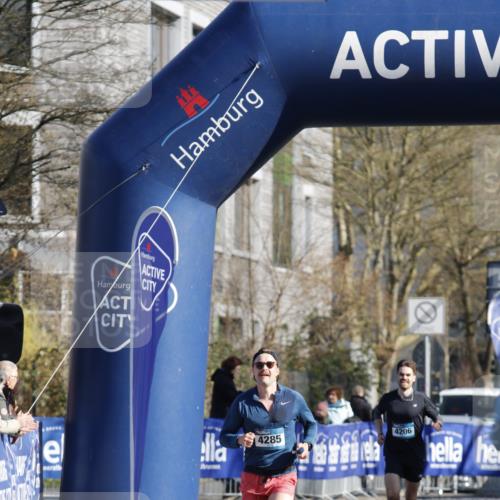 06.04.2025 - 44. Internationalen Wilhelmsburger Insellauf A. Gomolzig http://msf.ph/oto/7557702 06.04.2025 10:12:28 Ziel  meine-sportfotos.de
