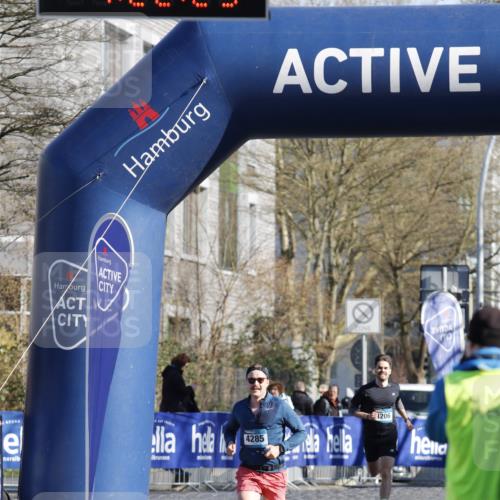 06.04.2025 - 44. Internationalen Wilhelmsburger Insellauf A. Gomolzig http://msf.ph/oto/7557705 06.04.2025 10:12:28 Ziel  meine-sportfotos.de