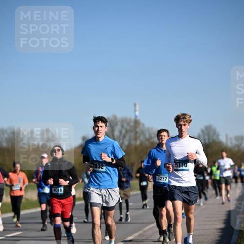 06.04.2025 - 44. Internationalen Wilhelmsburger Insellauf Dr. Thomas Lammeyer http://msf.ph/oto/7557715 06.04.2025 09:33:44 Laufen 4010, 932, 5227, 5110 meine-sportfotos.de