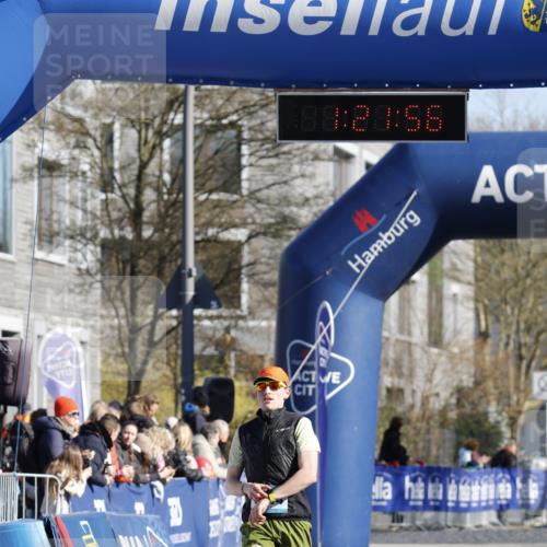 06.04.2025 - 44. Internationalen Wilhelmsburger Insellauf A. Gomolzig http://msf.ph/oto/7557720 06.04.2025 10:11:54 Ziel 3214 meine-sportfotos.de