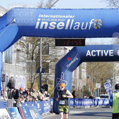 06.04.2025 - 44. Internationalen Wilhelmsburger Insellauf A. Gomolzig http://msf.ph/oto/7557724 06.04.2025 10:11:54 Ziel 3214 meine-sportfotos.de