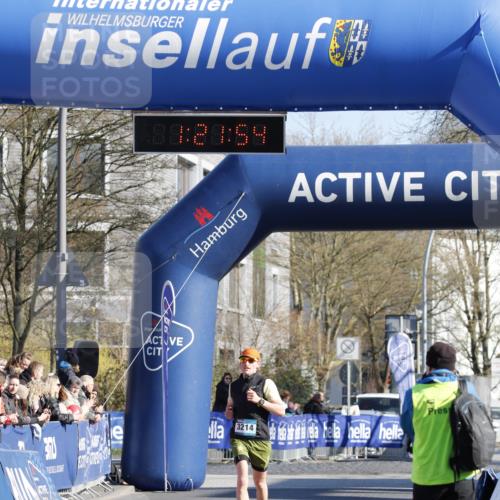06.04.2025 - 44. Internationalen Wilhelmsburger Insellauf A. Gomolzig http://msf.ph/oto/7557727 06.04.2025 10:11:52 Ziel  meine-sportfotos.de