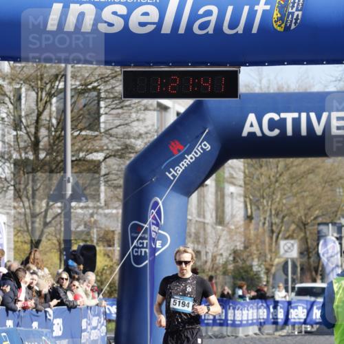 06.04.2025 - 44. Internationalen Wilhelmsburger Insellauf A. Gomolzig http://msf.ph/oto/7557734 06.04.2025 10:11:39 Ziel 5194 meine-sportfotos.de