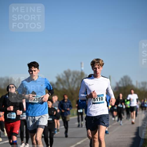06.04.2025 - 44. Internationalen Wilhelmsburger Insellauf Dr. Thomas Lammeyer http://msf.ph/oto/7557736 06.04.2025 09:33:46 Laufen 4010, 32, 5110 meine-sportfotos.de