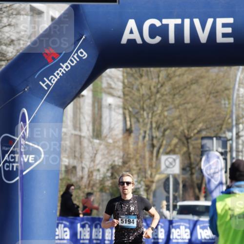 06.04.2025 - 44. Internationalen Wilhelmsburger Insellauf A. Gomolzig http://msf.ph/oto/7557739 06.04.2025 10:11:37 Ziel  meine-sportfotos.de