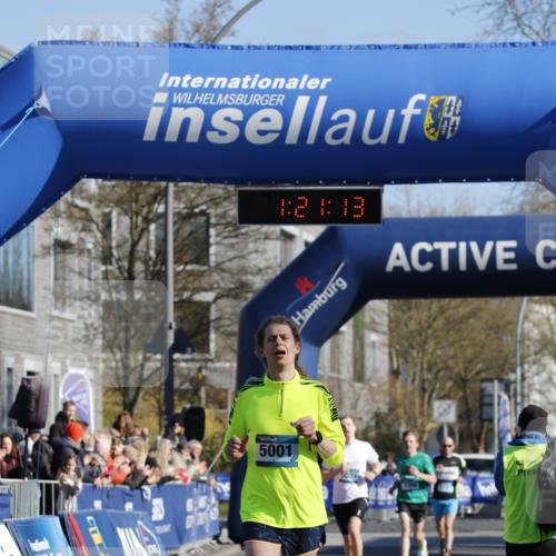 06.04.2025 - 44. Internationalen Wilhelmsburger Insellauf A. Gomolzig http://msf.ph/oto/7557768 06.04.2025 10:11:11 Ziel 5001 meine-sportfotos.de