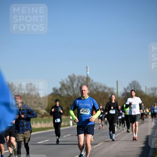 06.04.2025 - 44. Internationalen Wilhelmsburger Insellauf Dr. Thomas Lammeyer http://msf.ph/oto/7557821 06.04.2025 09:33:49 Laufen 4547, 3246 meine-sportfotos.de
