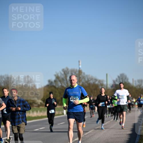 06.04.2025 - 44. Internationalen Wilhelmsburger Insellauf Dr. Thomas Lammeyer http://msf.ph/oto/7557824 06.04.2025 09:33:49 Laufen 3, 4547 meine-sportfotos.de