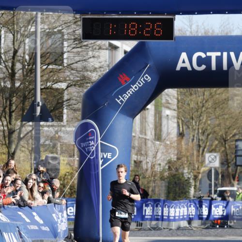 06.04.2025 - 44. Internationalen Wilhelmsburger Insellauf A. Gomolzig http://msf.ph/oto/7557842 06.04.2025 10:08:24 Ziel  meine-sportfotos.de
