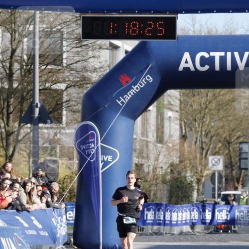06.04.2025 - 44. Internationalen Wilhelmsburger Insellauf A. Gomolzig http://msf.ph/oto/7557845 06.04.2025 10:08:24 Ziel  meine-sportfotos.de