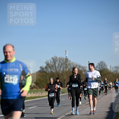 06.04.2025 - 44. Internationalen Wilhelmsburger Insellauf Dr. Thomas Lammeyer http://msf.ph/oto/7557866 06.04.2025 09:33:52 Laufen 4547, 3938, 3393, 3285, 3286 meine-sportfotos.de