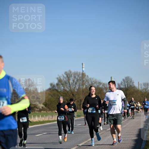 06.04.2025 - 44. Internationalen Wilhelmsburger Insellauf Dr. Thomas Lammeyer http://msf.ph/oto/7557871 06.04.2025 09:33:52 Laufen 3607, 3938, 3393, 3285, 3286 meine-sportfotos.de