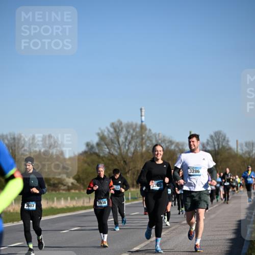 06.04.2025 - 44. Internationalen Wilhelmsburger Insellauf Dr. Thomas Lammeyer http://msf.ph/oto/7557878 06.04.2025 09:33:53 Laufen 3607, 3938, 3286 meine-sportfotos.de