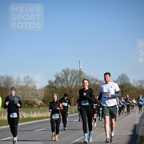06.04.2025 - 44. Internationalen Wilhelmsburger Insellauf Dr. Thomas Lammeyer http://msf.ph/oto/7557886 06.04.2025 09:33:53 Laufen 3607, 3938, 3393, 3285, 328 meine-sportfotos.de