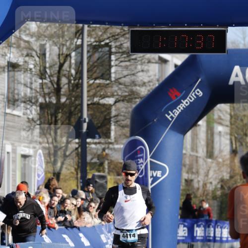 06.04.2025 - 44. Internationalen Wilhelmsburger Insellauf A. Gomolzig http://msf.ph/oto/7557898 06.04.2025 10:07:36 Ziel 4414 meine-sportfotos.de