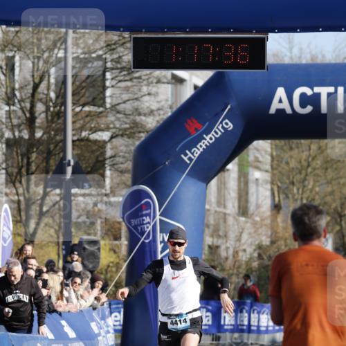 06.04.2025 - 44. Internationalen Wilhelmsburger Insellauf A. Gomolzig http://msf.ph/oto/7557904 06.04.2025 10:07:35 Ziel 4414 meine-sportfotos.de
