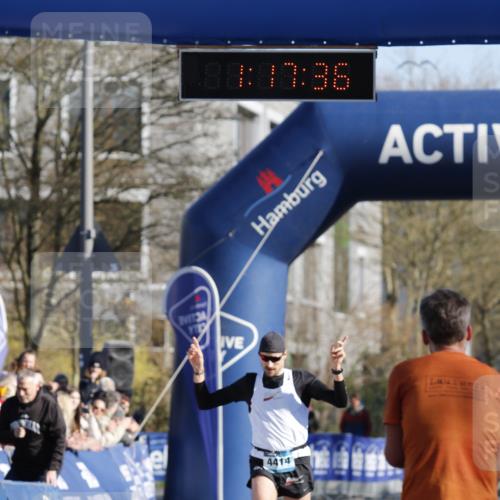 06.04.2025 - 44. Internationalen Wilhelmsburger Insellauf A. Gomolzig http://msf.ph/oto/7557907 06.04.2025 10:07:34 Ziel  meine-sportfotos.de