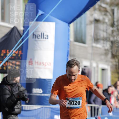 06.04.2025 - 44. Internationalen Wilhelmsburger Insellauf A. Gomolzig http://msf.ph/oto/7557914 06.04.2025 10:05:30 Ziel 4020 meine-sportfotos.de