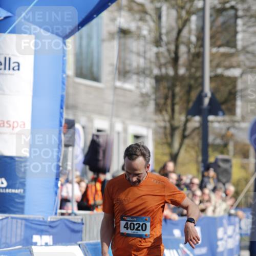 06.04.2025 - 44. Internationalen Wilhelmsburger Insellauf A. Gomolzig http://msf.ph/oto/7557920 06.04.2025 10:05:30 Ziel 4020 meine-sportfotos.de